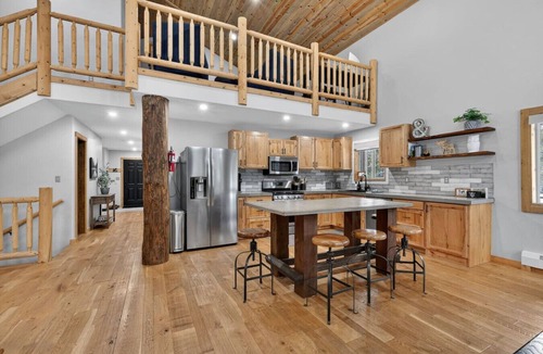 Island Park Cabin | Cabin on The Rocks | Luxe Cabin w/Hot Tub, Game Room, Frisbee Golf!