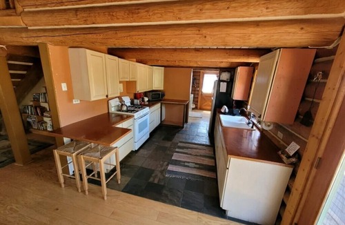 Spanish Valley Cabin | Cabin overlooks Moab and appeals to folks wanting to experience peace & quiet.