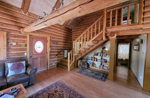 Spanish Valley Cabin | Cabin overlooks Moab and appeals to folks wanting to experience peace & quiet.