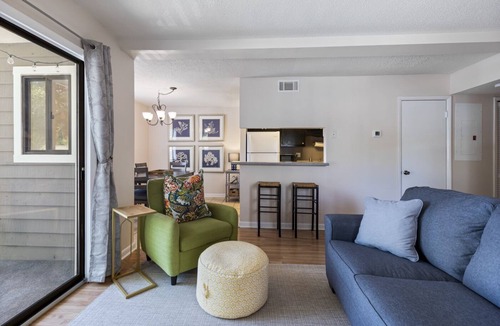 Calabash Condo | Calabash Style Condo w/King Bed & Pool