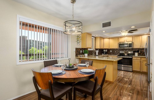 Paradise Valley Village Condo | CASA BELLA