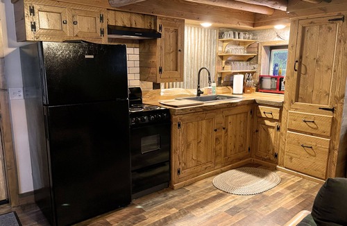 Hall Cabin | Cassidy Homestead Guest Cabin