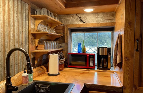 Hall Cabin | Cassidy Homestead Guest Cabin