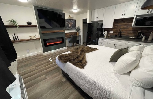 Roosevelt Hotel | CB&M Downtown Suites