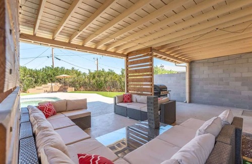 Bel Air House | Central Phoenix Pickleball Pool Mini Golf Fun Yard