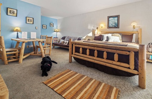 Red Lodge Apartment | Château Rouge 107~ Cole Creek Corner