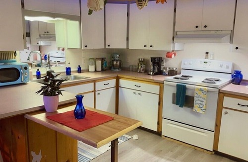 Anaconda House | Charming 1 Bedroom Bungalow in Quaint Anaconda - Your Perfect Getaway Awaits!