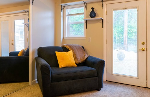 Plains House | Charming 2 bedroom 2 bathroom home with jetted tub!