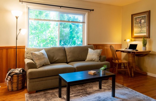 Plains House | Charming 2 bedroom 2 bathroom home with jetted tub!
