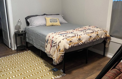 Edgar Other | Charming 2-bedroom farmhouse with WiFi and AC in Park City
