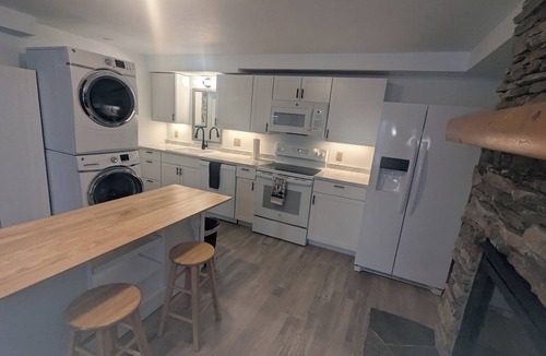 Miller Creek House | Charming 2-bedroom full bath apt in split level home with Mountain Vista's