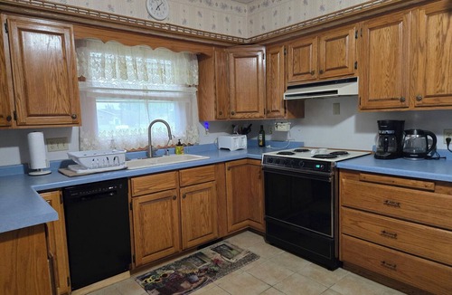 Esmond House | Charming 2-bedroom house in Esmond with AC