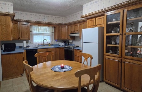 Esmond House | Charming 2-bedroom house in Esmond with AC