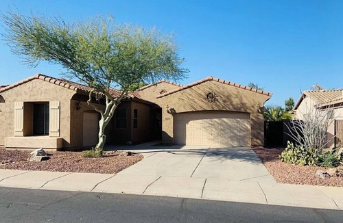 Chandler House | Charming 3 bed 3 bath gated community w/office, large chefs kitchen & laundry