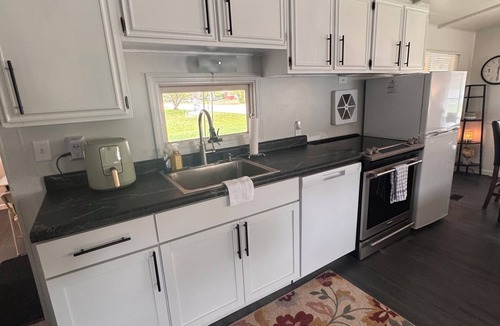 Plentywood House | Charming 3-bedroom house in Plentywood with game room and patio with BBQ.