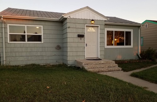 Santa Rita House | Charming 3-bedroom house with AC and WiFi in Cut Bank