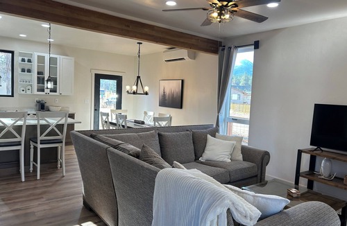 Darby House | Charming 3-bedroom house with WiFi, AC in lovely Darby Montana.