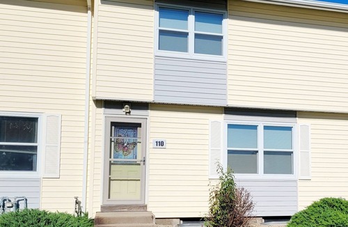 Pierre House | Charming 3-bedroom townhome with WiFi and AC in Pierre