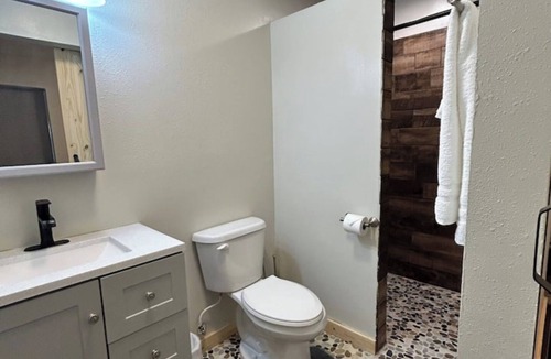 Browning Apartment | Charming apartment near GNP!
