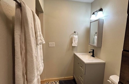 Browning Apartment | Charming apartment near GNP!