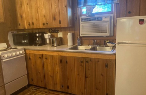 Britt Cabin | Charming cabin - quiet lake - classic sauna - fire pit - a perfect vacation spot