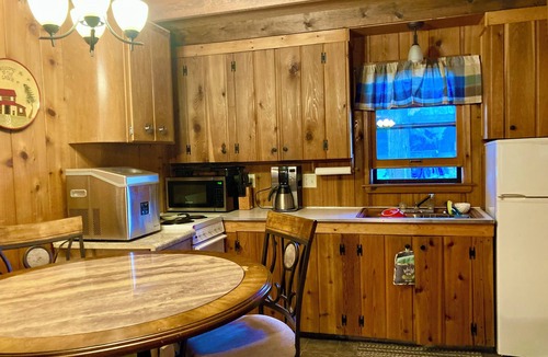 Britt Cabin | Charming cabin - quiet lake - classic sauna - fire pit - a perfect vacation spot