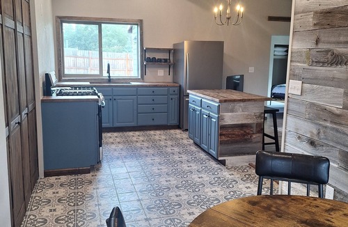 Jefferson County House | Charming, clean mountain home outside Helena, between Yellowstone/Glacier