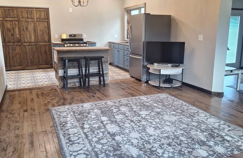 Jefferson County House | Charming, clean mountain home outside Helena, between Yellowstone/Glacier