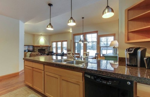 Dover Bay Condo | Charming condo with lake access & great location close to skiing & Silverwood