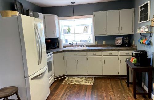 Dillon House | Charming Downtown Cottage with Porch & Backyard Retreat near Beaverhead River in Dillon, Montana