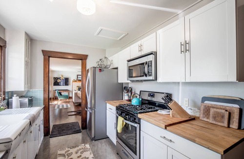 Ennis Cottage | Charming Downtown Ennis Executive Home!