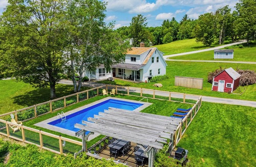 Rochester House | Charming farmhouse near Killington & Sugarbush