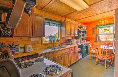 Ringling Cabin | Charming Montana Retreat w/Mountain Views!