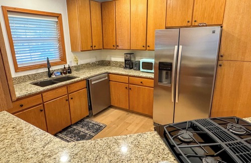 Hailey House | Charming Mountain Getaway in Heart of Hailey + Gorgeous Yard & Hot Tub!