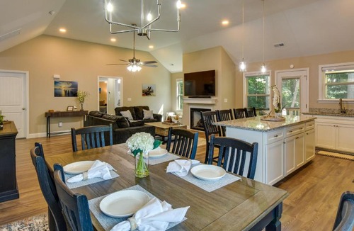Pendleton House | Charming Pendleton Retreat ~ 5 Mi to Clemson!