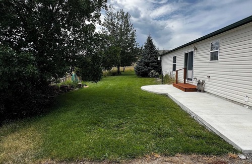 Livingston House | Charming rural setting 2-bedroom house in brilliant Livingston with WiFi and AC.