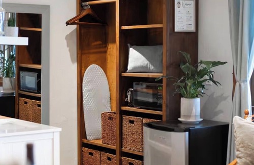 Bigfork Apartment | Charming studio with AC in cozy Bigfork, perfect location! Walk to Flathead Lake