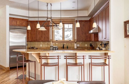 Big Sky House | Charming Townhome! Private Deck with Grill and Hot Tub! 15 Min Drive to Resort!