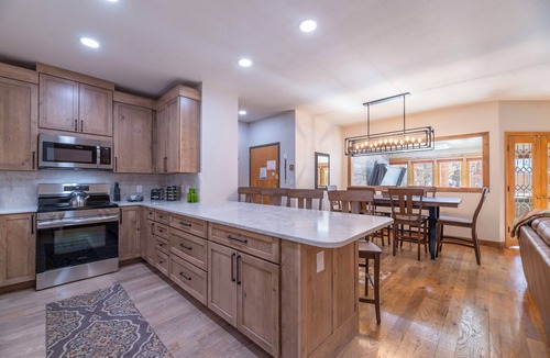 Mountain House Condo | Chateaux D'Mont~ - Closest 2BR to Mountain House lifts - Pvt Hot Tub in unit