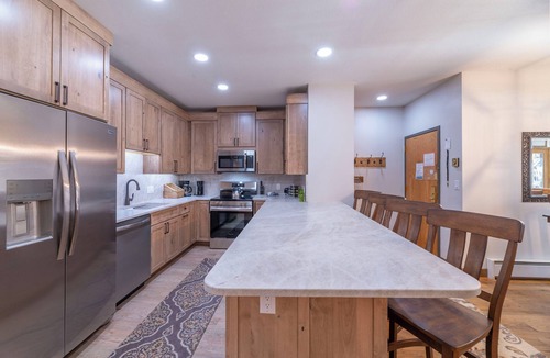 Mountain House Condo | Chateaux D'Mont~ - Closest 2BR to Mountain House lifts - Pvt Hot Tub in unit