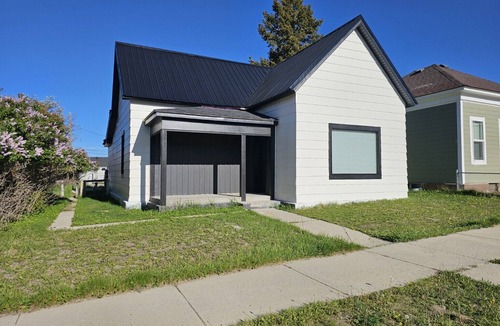 Anaconda House | Cherry St Charmer – Fully Renovated & Furnished!