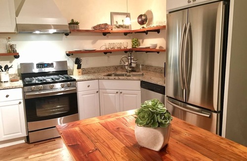 Downtown House | Chic Craftsman, Walk to Downtown
