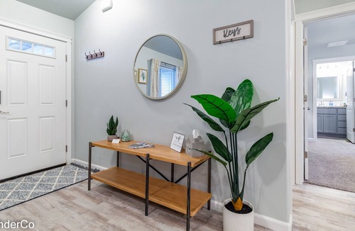 Twin Falls House | Chic & Inviting Home Located in Quiet Neighborhood