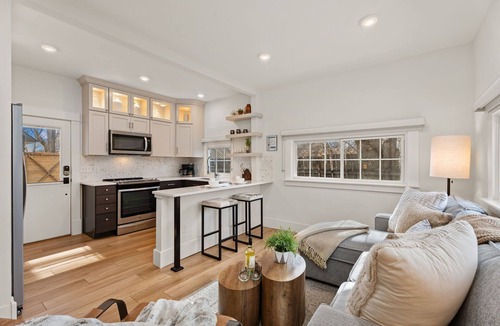 Martinez Park Apartment | Chic Luxury Retreat in Old Town Walk Everywhere!