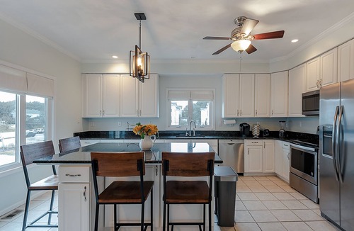 Chic's Beach House | Chic’s Beach Retreat Sleeps 12 Ocean Views - 30 day min