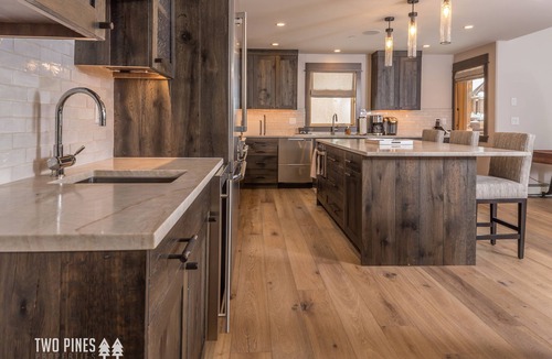 Big Sky House | Chic Ski-in/out Home! Hot Tub, Hearth, Boot Dryer, Views, 2m to Resort!
