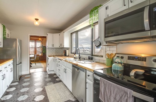 Butte House | Classic Butte Vacation Rental w/Mountain Views!