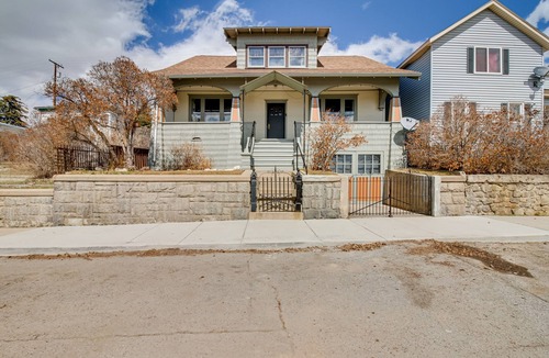 Butte House | Classic Butte Vacation Rental w/Mountain Views!