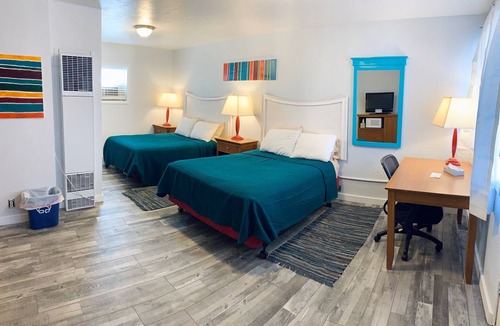 Salida Hotel | Clean, central, Retro Inspired Salida Motel 6