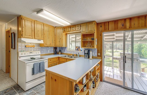 Sula Cabin | Close to Hiking & Skiing: Serene Sula Cabin